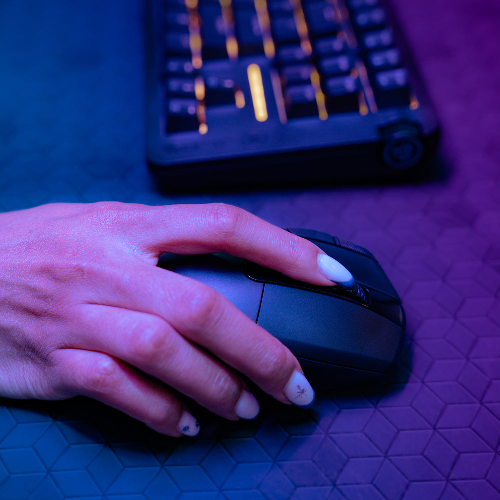 Midnight Wireless Gaming Mouse Black - Image 2