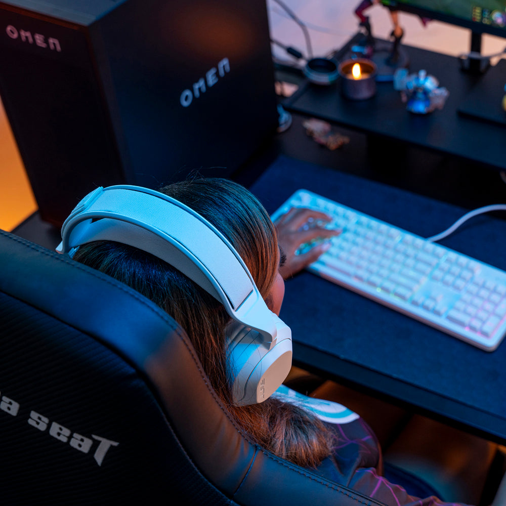 Nightfall Wireless Gaming Headset White - Image 2